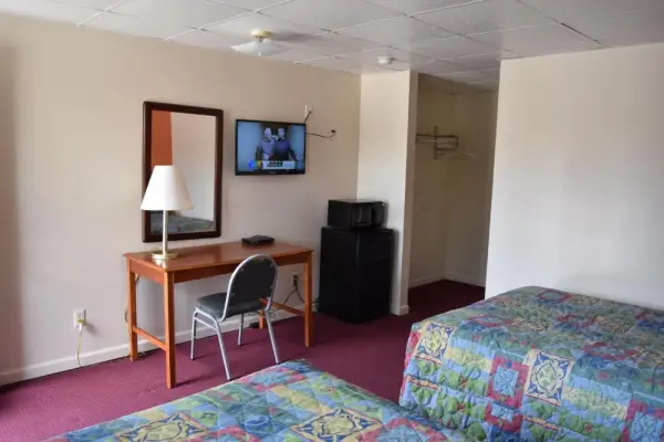 PLYMOUTH MOTOR LODGE 10