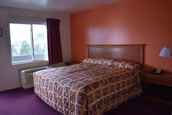 PLYMOUTH MOTOR LODGE 6