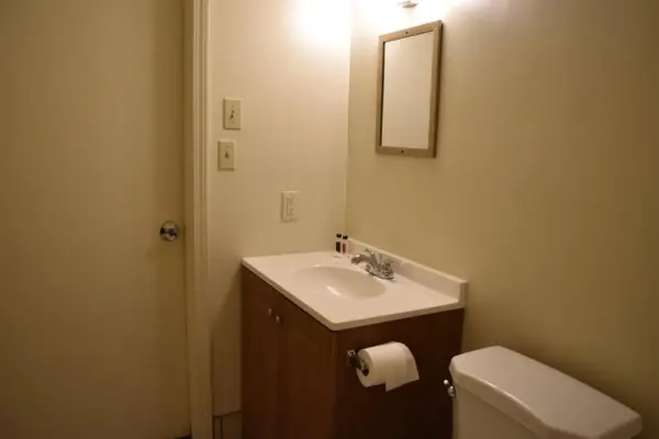 PLYMOUTH MOTOR LODGE 8